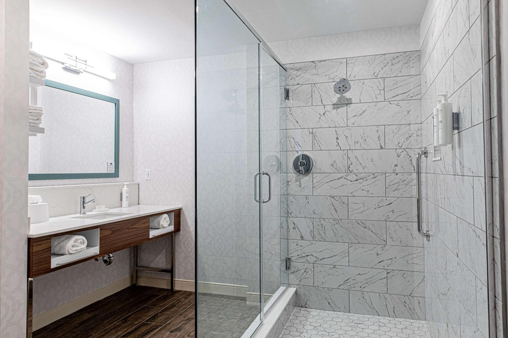 Hampton & Charleston-west Ashley Hotel 3*